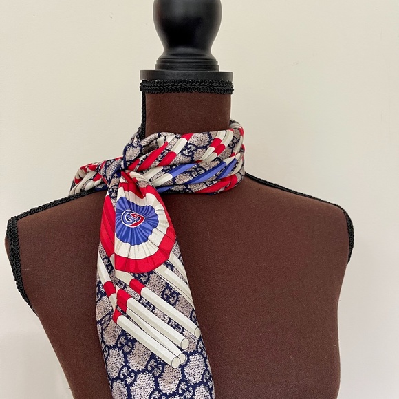 New Gucci Scarf Logo GG Print Club WEB Blue Silk Wrap with Gucci Gift Box - Picture 10 of 13
